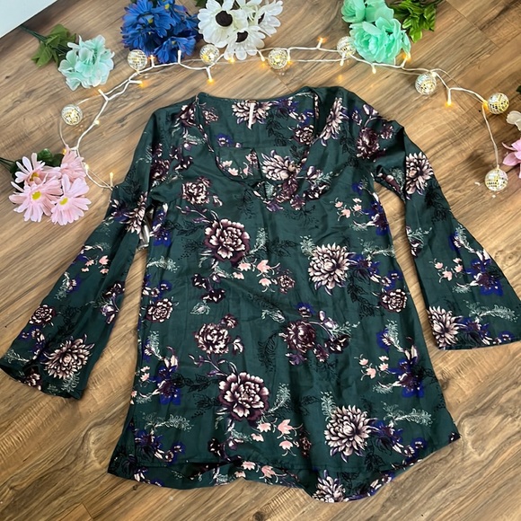 Free People Dresses & Skirts - Floral Bell Sleeve Tunic Dress